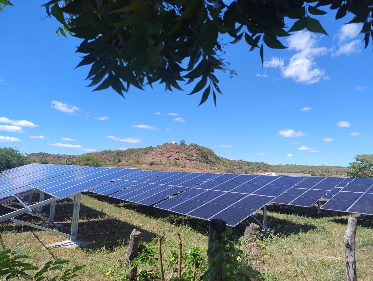 Sistema de energia solar instalado em propriedade rural